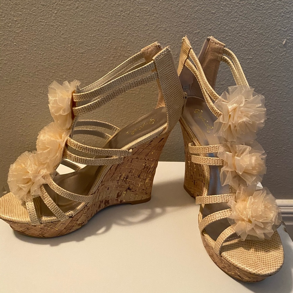 Gold/Tan platform sandals